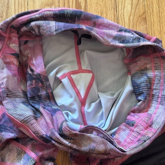 Lululemon 10 On Pace Crop *21" Sun Dazed Multi Pink  great pre owned condition - Picture 8 of 9